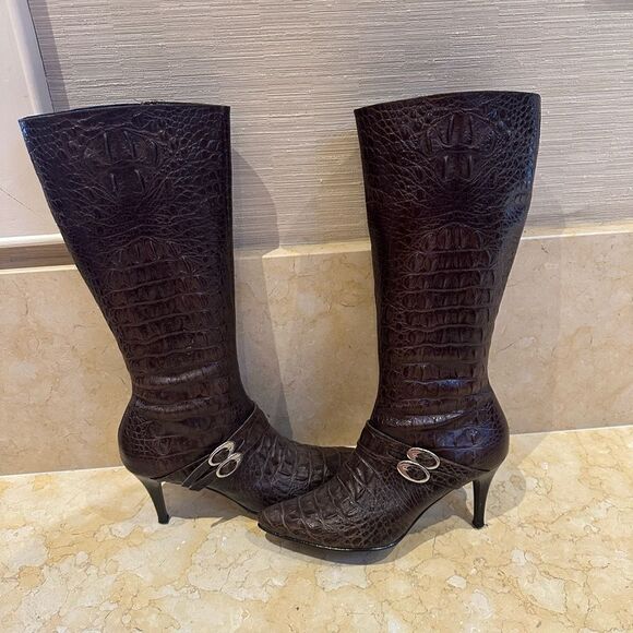 Elegant Brown Heeled Boots - Picture 3 of 14